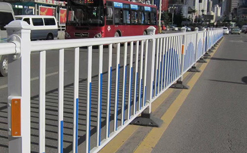  道路護(hù)欄